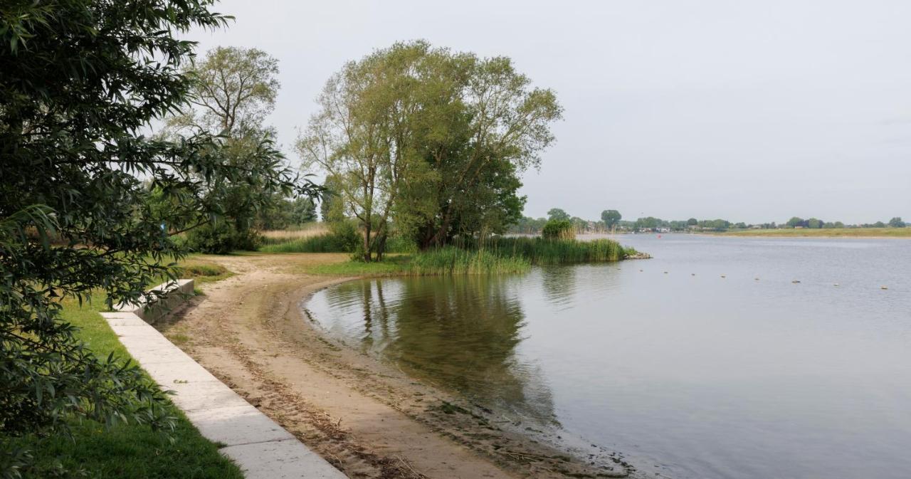 Villa Cool Huisje Aan De Maas à Op-Op-Andel Extérieur photo